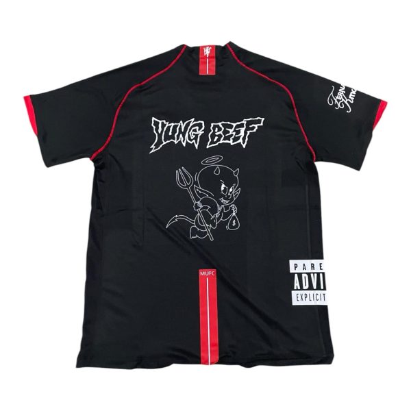 Prenda de ropa de la colaboración YUNG BEEF X MANCHESTER UNITED para cantantes.