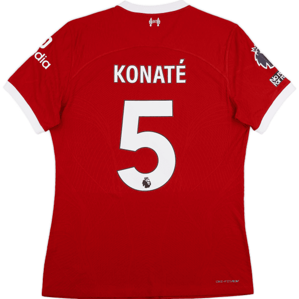 Primera equipación del Liverpool FC temporada 2023-24 en color rojo.