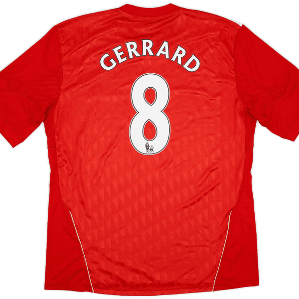 Primera equipación del Liverpool FC temporada 2010-12 en color rojo.